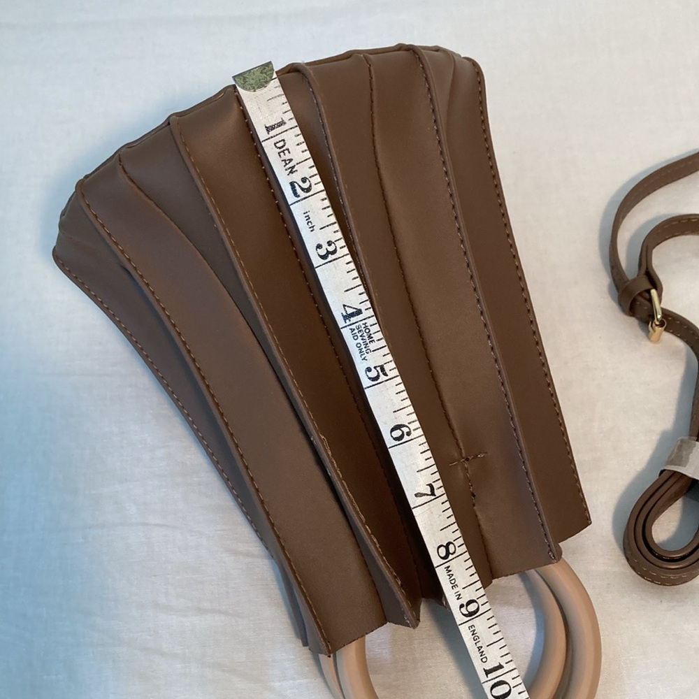 Pleated Vegan slingbag wooden round handles crossbody brown NWOT - Picture 7 of 12